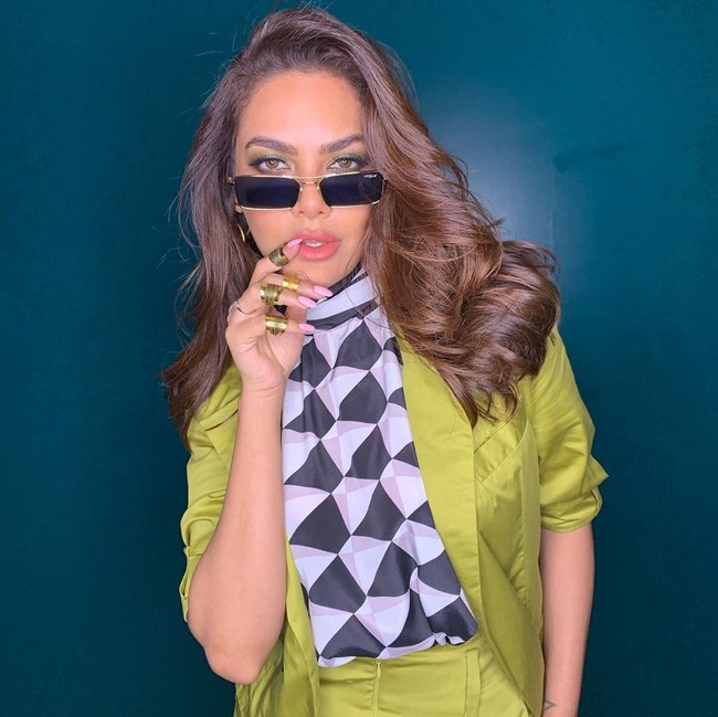Ungkapan pemenang Miss India International 2007 yang merasa diperkosa lewat tatapan pria tersebut pun jadi sensasi. Esha mendapat banyak kritik dari netizen yang menilainya terlalu berlebihan dan menuduhnya membuat hiperbola dari sesuatu hal yang tidak ada. Foto: Instagram @egupta