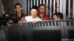 Acungkan Jempol, Syafruddin Bebas dari Rutan KPK