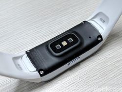 Unboxing Galaxy Fit, Gelang Pintar Samsung Pesaing Mi Band 4