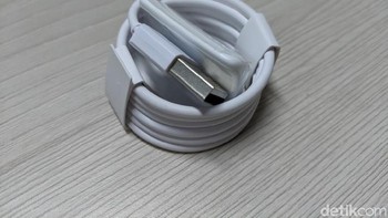 Kabel untuk isi ulang secara wireless. Foto: Adi Fida Rahman/detikINET