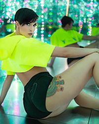 Zahra, Model Seksi Mantan Tentara Digosipkan Jadi Pacar Baru Lewis Hamilton