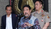 Anggota TGPF Hendardi, menduga kasus ini bermotif politik.