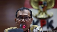 Saut Situmorang mengatakan, KPK sebagai institusi penegak hukum menghormati putusan Mahkamah Agung dalam perkara ini. Namun kami nyatakan juga KPK tidak akan berhenti melakukan upaya hukum dalam perkara ini, khususnya dalam rangka mengembalikan dugaan kerugian keuangan negara Rp 4,58 triliun.