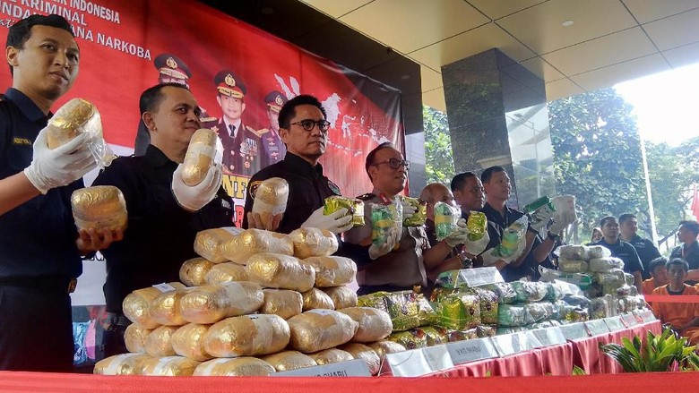 Bareskrim Musnahkan 1,5 Ton Narkoba Selundupan Jaringan Internasional Bareskrim Musnahkan 1,5 Ton Narkoba Selundupan Jaringan Internasional