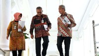 Ganjar tampak ditemani jajaran Pemprov Jawa Tengah.
