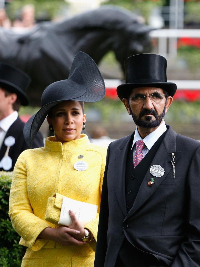 ASCOT, ENGLAND - JUNE 20:  Queen Elizabeth II being congratulated by Sheikh Mohammed bin Rashid Al Maktoum on Ladies Day during day three of Royal Ascot at Ascot Racecourse on June 20, 2013 in Ascot, England.  (Photo by Charlie Crowhurst/Getty Images for Ascot Racecourse)