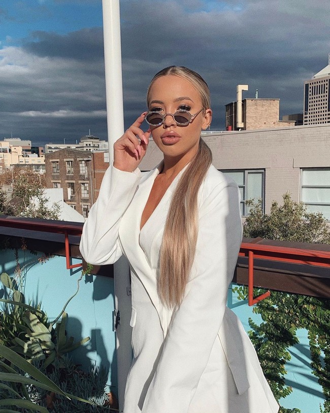 Tammy Hembrow dikenal sebagai influencer yang laris menjadi endorser dengan biaya mahal. Seperti dilansir Daily Mail, dalam dua tahun terakhir, dia telah menandatangani kesepakatan dengan merek nutrisi olahraga Womens Best, senilai $ 45.000 atau sekitar Rp 641 juta sebulan. Foto: Instagram