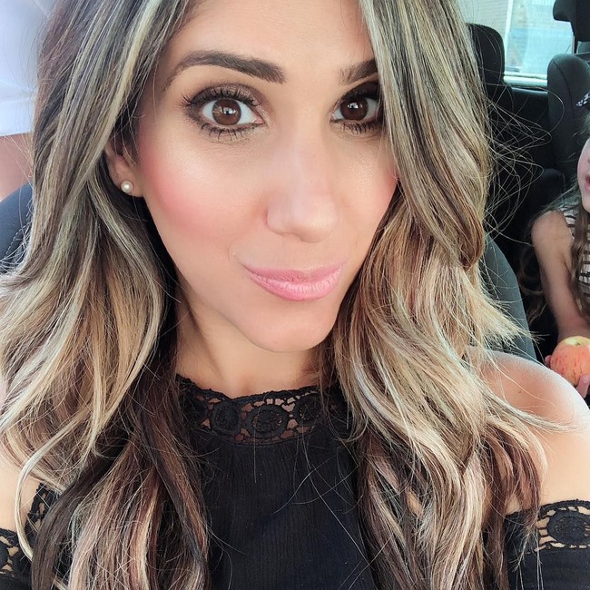 Perkenalan Noor dengan dunia party diawali ketika ia masuk universitas. Wanita 33 tahun ini mengaku punya masa remaja yang kurang menyenangkan karena menghadapi masalah kecemasan dan depresi sehingga melampiaskan pada pesta saat sudah dewasa.Foto: Instagram @mumprenoor