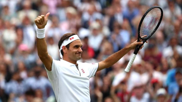 Roger Federer maju ke perempatfinal Wimbledon 2019, menyusul Novak Djokovic dan Rafael Nadal. (Foto: Clive Brunskill/Getty Images)