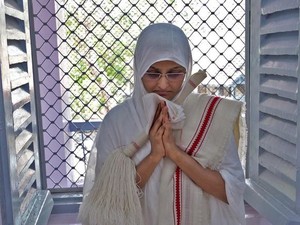 Menganut Agama Jain, Ratusan Anak Muda di India Tolak Kenikmatan Dunia