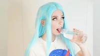 Ia menjual air bekas mandinya itu seharga Rp 423 ribu. Dok. Instagram/belle.delphine