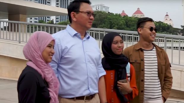 Ngevlog di Lapangan Banteng, Ahok Cerita Soal KLB Pengembang