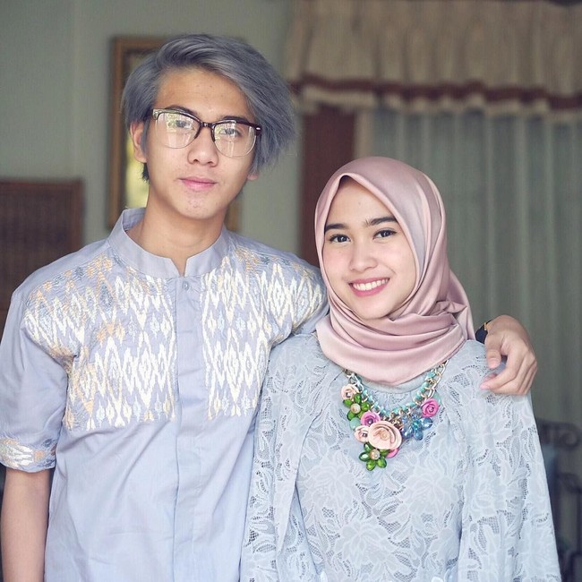 Iqbaal juga pernah tampil dengan gaya rambut keabu-abuan seperti ini. Foto: Instagram @obbyys