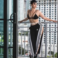  Lewat publisis, Lewis Hamilton menyanggah gosip mereka berpacaran. Namun setelah pesta ulang tahun Kevin berakhir, keduanya kedapatan pulang semobil bersama. Foto: Instagram/@zahraelise