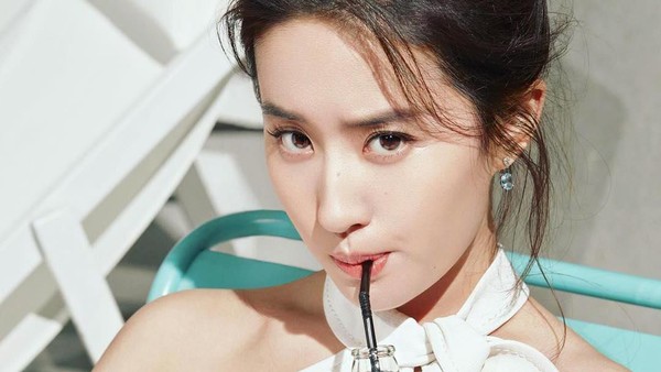 Potret Seru Kulineran Liu Yifei, Aktris Cantik yang Perankan Mulan