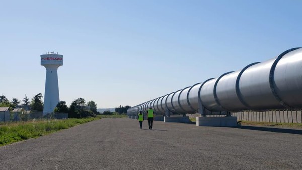 Dijelaskan konsultan Mott MacDonald, Chris Dulake konsep transportasi vakum telah ada beberapa waktu sebelum itu. Ini fasilitas uji coba Hyperloop di Toulouse, Prancis (Hyperloop Transportation Technologies/CNN) Dijelaskan konsultan Mott MacDonald, Chris Dulake konsep transportasi vakum telah ada beberapa waktu sebelum itu. Ini fasilitas uji coba Hyperloop di Toulouse, Prancis (Hyperloop Transportation Technologies/CNN)