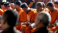 Sedikitnya ada 27 orang ditetapkan sebagai tersangka. Beberapa diantaranya merupakan warga asing.