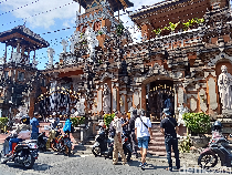 Video: Begini Suasana Misa Natal di Gereja Tertua di Bali