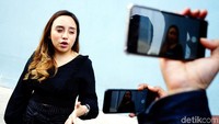 Menurut Salma, bule lebih bisa menerima dirinya yang open minded. Pool/Palevi S/detikFoto.