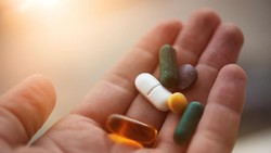 Rekomendasi Vitamin dari Dokter Paru untuk Pasien Omicron Isolasi Mandiri
