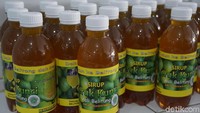 Sejumlah santapan tambahan, seperti sirup jeruk kunci khas Belitung pun juga dijual di sini (Shinta Angriyana/detikcom)