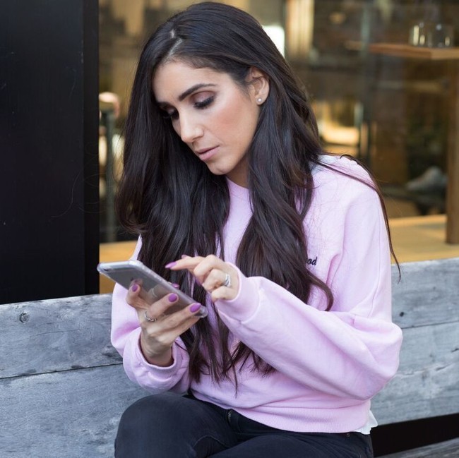 Setelah hamil, Noor memutuskan untuk kembali ke Inggris dan bekerja di bagian sales. Namun ia tidak menyukai profesi tersebut dan bercita-cita untuk membuka bisnis sendiri suatu hari.Foto: Instagram @mumprenoor