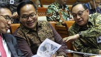 Turut hadir dalam rapat ini di antaranya Ketua Himbara sekaligus Direktur Utama BTN Maryono, Direktur Utama Bank Mandiri Kartika Wirjoatmodjo, dan sejumlah bos bank lainnya.
