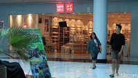 Masih di lantai dua, tersedia juga tenant ternama yang menjual aneka peralatan serbaguna (Randy/detikcom)  