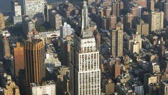 Aksi Sejoli Lamaran di Puncak Gedung Empire State New York Berujung Ditangkap