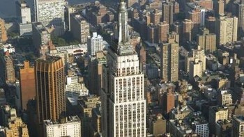 The Empire State Building adalah gedung pencakar langit di Midtown Manhattan, Kota New York, Amerika Serikat. Bangunan ini memiliki ketinggian mencapai 1.454 kaki dan menjadi salah satu bangunan ikonik di kota New York. Kathy Willens/AP Photos.