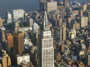 Aksi Sejoli Lamaran di Puncak Gedung Empire State New York Berujung Ditangkap