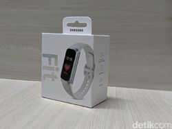 Unboxing Galaxy Fit, Gelang Pintar Samsung Pesaing Mi Band 4