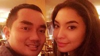 Kali ini wanita berdarah Amerika Serikat dan Bugis itu terlihat makan malam bersama seorang pria. Ia menyertakan emotikon bentuk kera berdansa dalam unggahannya pada tahun 2016 itu. Foto: Instagram manodelia