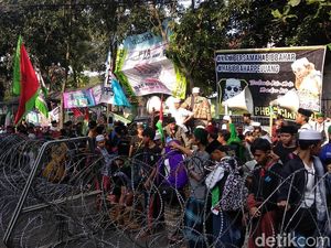 Ramai Pendukung Habib Bahar Kawal Sidang Vonis