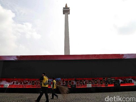 Kesiapan upacara HUT ke-73 Bhayangkara di Monas