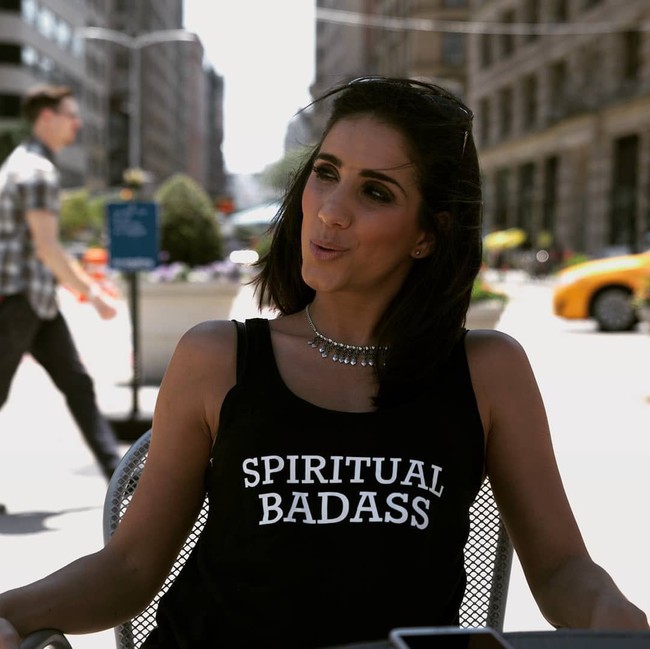 Produk-produkku difitur di GQ dan Tatler. Aku diundang ke acara hadiah selebriti Oscar. Lalu aku tersadar, aku tidak ingin menjual produk, kata penulis buku F***ing Do It itu dilansir Dailymail.Foto: Instagram @mumprenoor