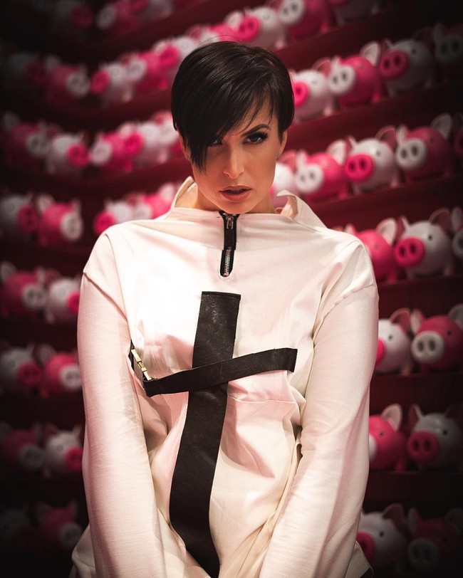 Selain menjadi selebgram, Zahra juga seorang pengusaha muda. Ia memiliki brand fashion sendiri yang khusus menjual lingerie. Foto: Instagram/@zahraelise