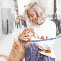 Rozana ternyata juga termasuk penyayang binatang. Ia memiliki anjing yang sangat lucu. Foto: instagram @model_roz