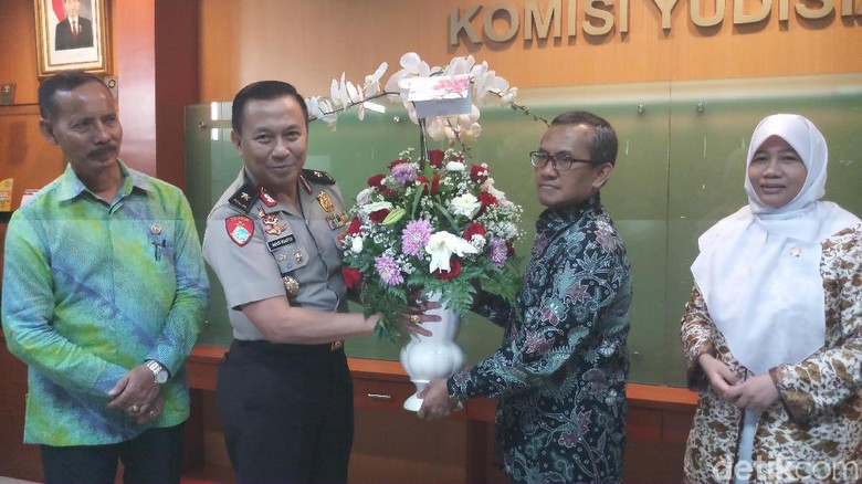 Polri Temui Ketua KY Bahas Penguatan Kerja Sama Polri Temui Ketua KY Bahas Penguatan Kerja Sama