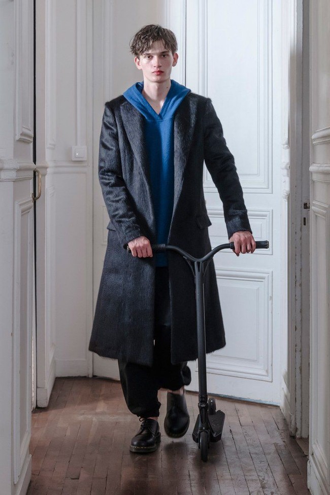 Koleksi fall winter 2019 dari desainer Didit Hediprasetyo yang ditampilkan di situs Vogue Prancis. Foto: dok. Didit Hediprasetyo.