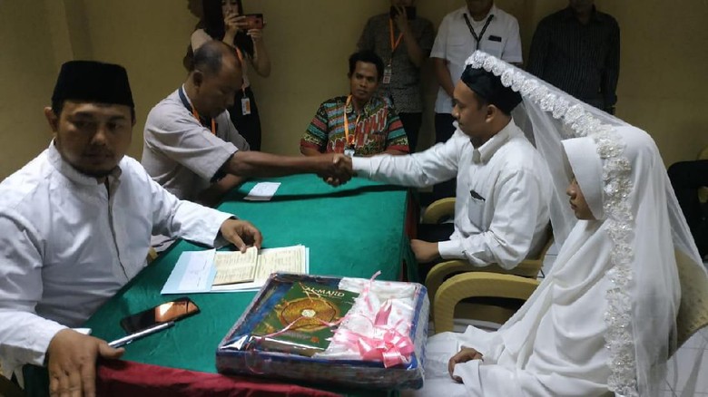 Pria Ancam Penggal Jokowi Telah Menikah di Rutan Polda Metro Pria Ancam Penggal Jokowi Telah Menikah di Rutan Polda Metro