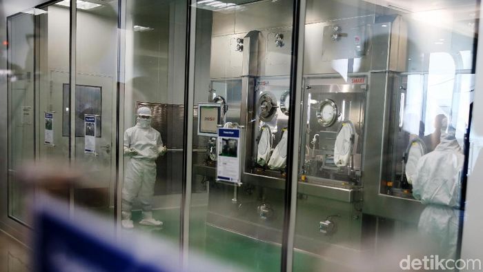 Melihat Pabrik Obat Antikanker Halal Pertama di Indonesia Menteri Kesehatan RI Nila Moeloek meresmikan pabrik dan obat onkologi berlabel halal pertama di Indonesia. Yakni CKD Otto Pharma di Kawasan Industri Delta Silicon 3, Cikarang, Bekasi.