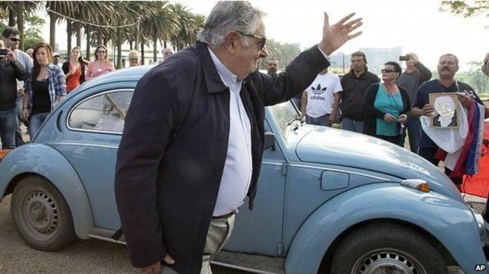 Mantan Presiden Uruguay, Jose Mujica, yang hanya pakai mobil butut VW Beetle