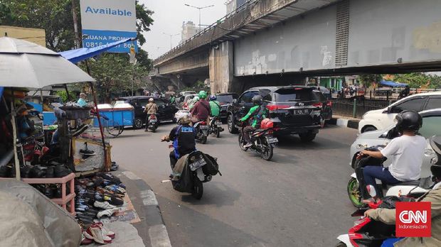 Misteri Pelemparan Plastik Isi Tinja di Flyover Roxy Jakpus