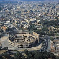 Mengagumi keindahan arsitektur berkarya seni tinggi, mana lagi kalau bukan Italia. Menara Pisa, Colosseum, hingga sungai Venice, banyak tujuan wisata ikonik ada di sini. Belum lagi makanan khas Italia yang super lezat. Foto: De Agostini/Getty Images