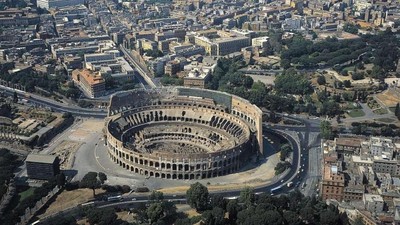 Megahnya Colosseum Roma Jadi Ring Duel Pemilik Facebook dan Twitter