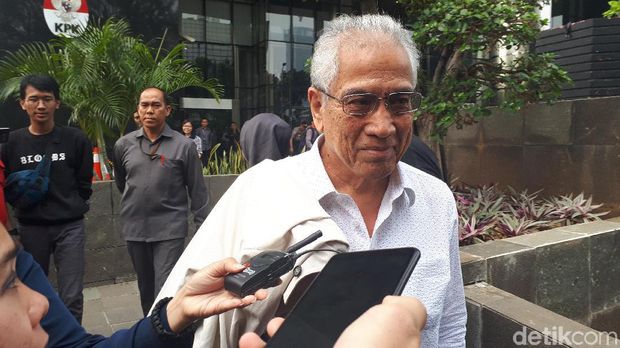 Mantan Ketua Badan Penyehatan Perbankan Nasional (BPPN) Edwin Gerungan usai diperiksa KPK dalam kasus SKL BLBI, Selasa (9/7/2019)