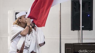 Divonis 3 Tahun Penjara, Habib Bahar Cium Merah Putih
