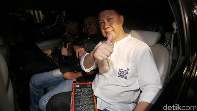 Acungkan Jempol, Syafruddin Bebas dari Rutan KPK