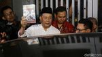 Acungkan Jempol, Syafruddin Bebas dari Rutan KPK